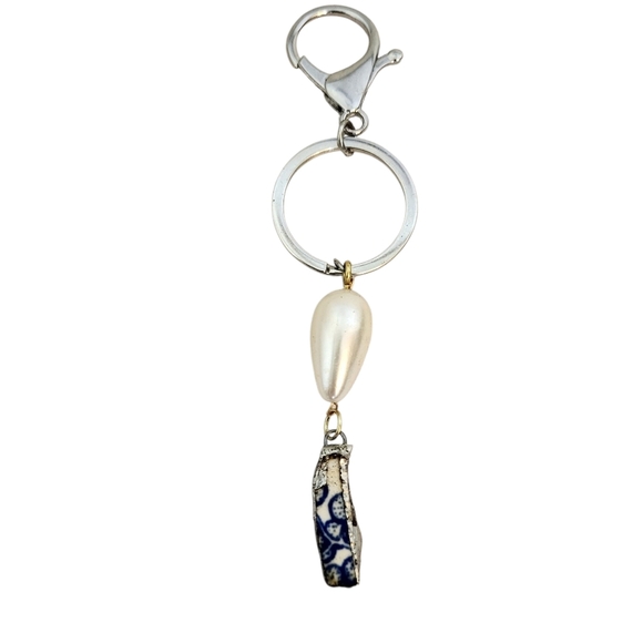 Upcycled Blue Willow China & Pearl Teardrop Keychain Handmade - Picture 1 of 3